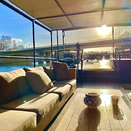 Vakantiehuis Grande Peniche Climatisee Avec Terrasse - Proche Paris Puteaux